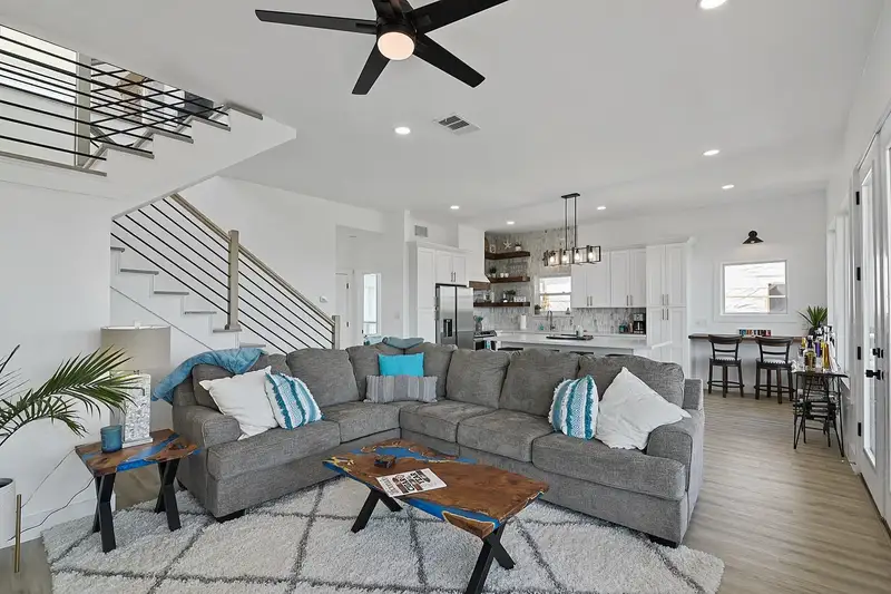 3742 Laguna design details