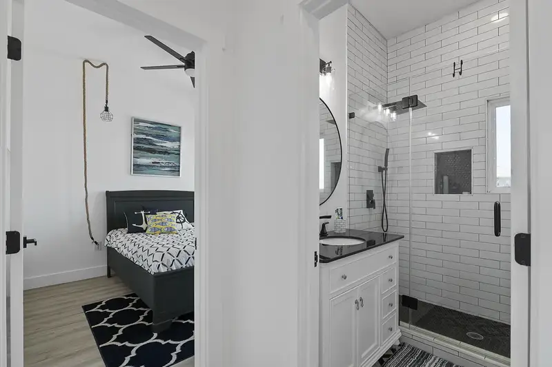 3742 Laguna living space