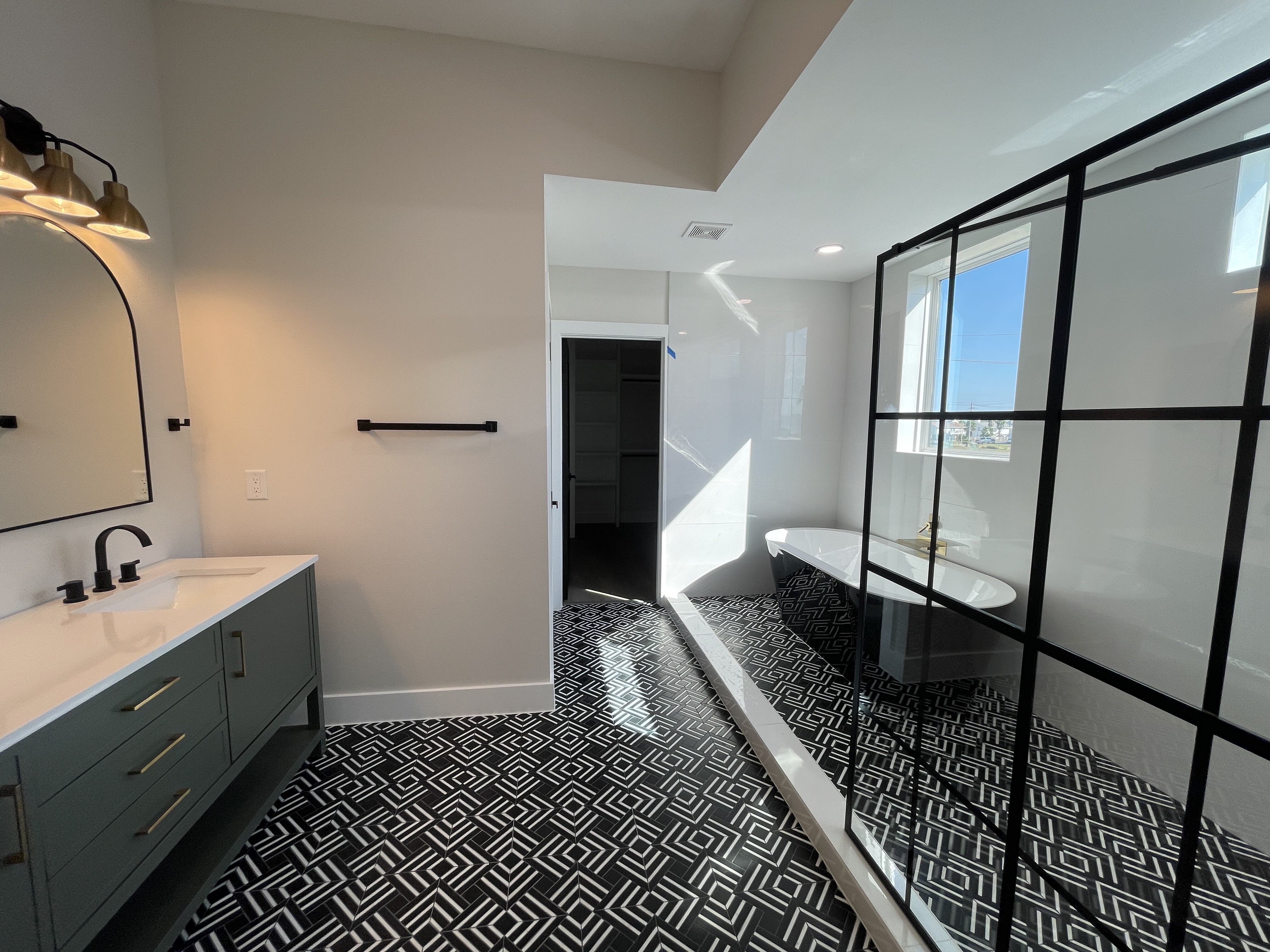 Master bath wide angle